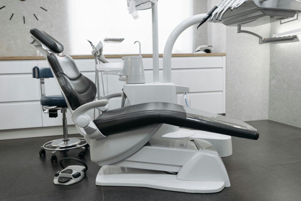 How to Choose The Right Dental Clinic For Your Teeth Care?
