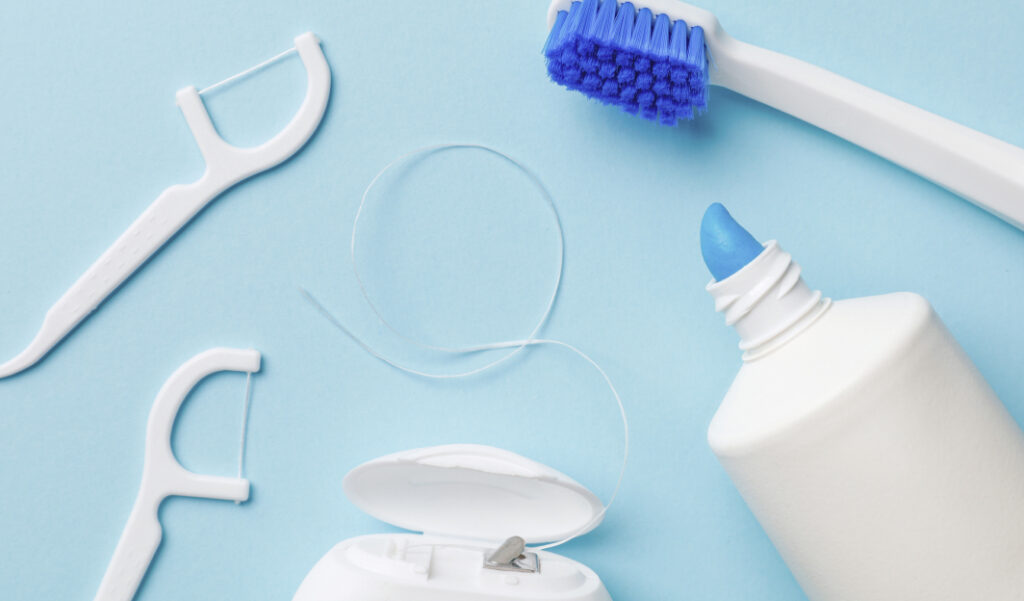 Interdental brushing: how to use, simple guide